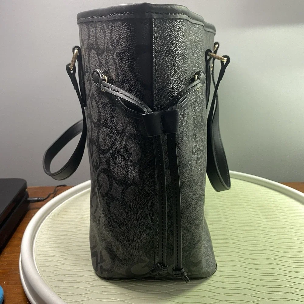 [GUESS]‎ Ashburn G Monogram Women's Tote Bag Purse 18x11x5.5